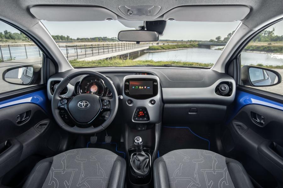 Торпедо Toyota Aygo 5-Door 2018 года  (WW) (фото 22 из 40)
